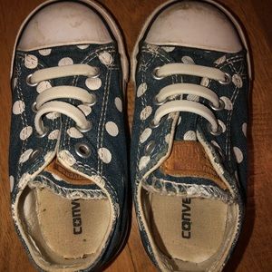 Polka dot slip on converse
